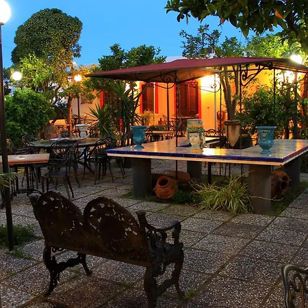 Oriente Hotel Lípara